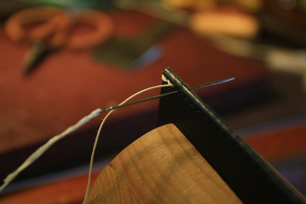 爱马仕双波浪骑马针法是怎么缝的？手工皮具的手缝过程插图8