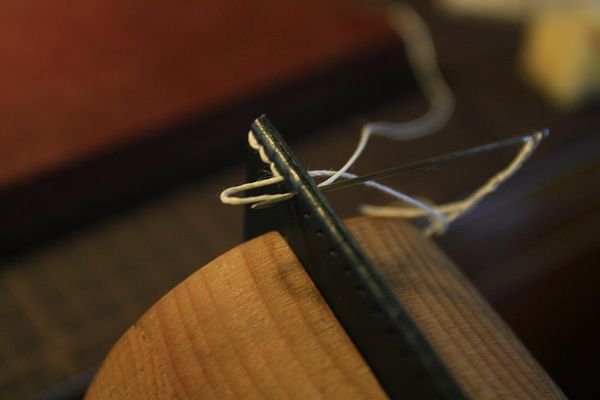 爱马仕双波浪骑马针法是怎么缝的？手工皮具的手缝过程插图10